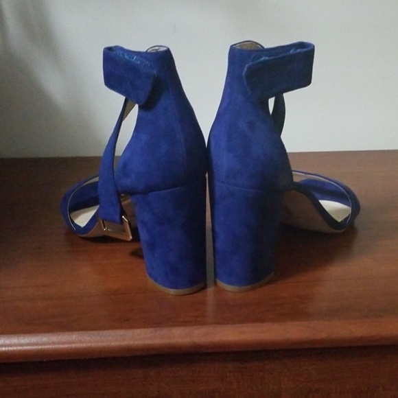 Heels - Picture 3 of 3